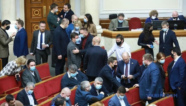 Разумков відкрив Раду, у залі зареєструвалися 135 депутатів