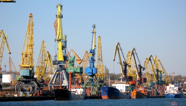 Блокування судноплавства Росією: в АМПУ кажуть, що морпорти працюють без обмежень