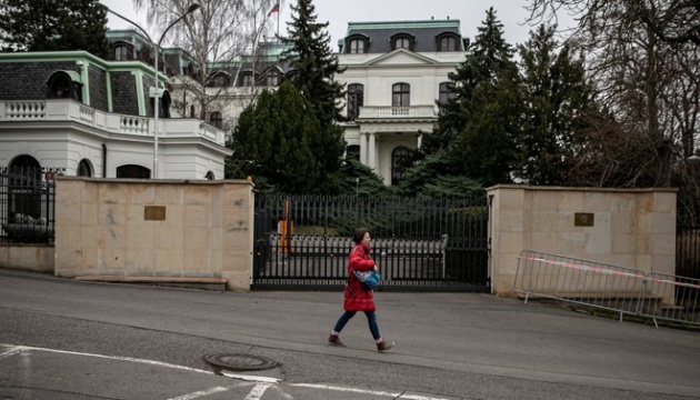 Посольство Росії у Празі облили кетчупом