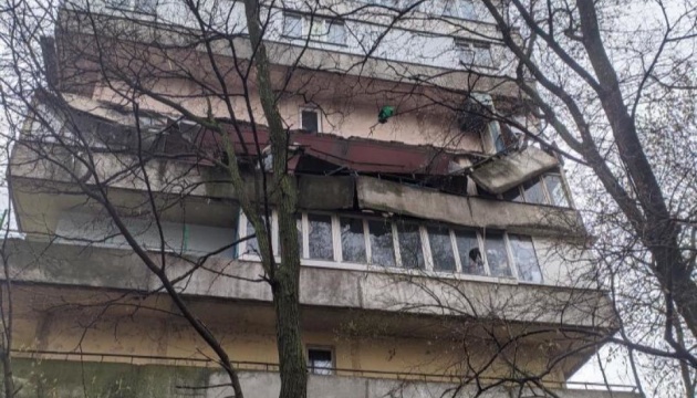 У київській девʼятиповерхівці обвалився балкон