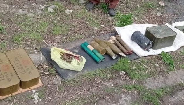 На Луганщині виявили великий схрон з боєприпасами