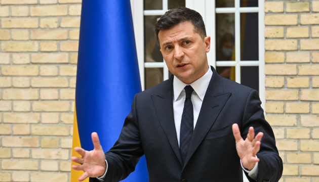 Zelensky invites Putin to meet in Donbas