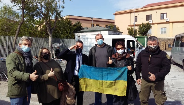 Українці Італії надіслали в Україну гумдопомогу