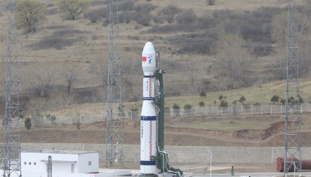 Китай запустил в космос девять спутников