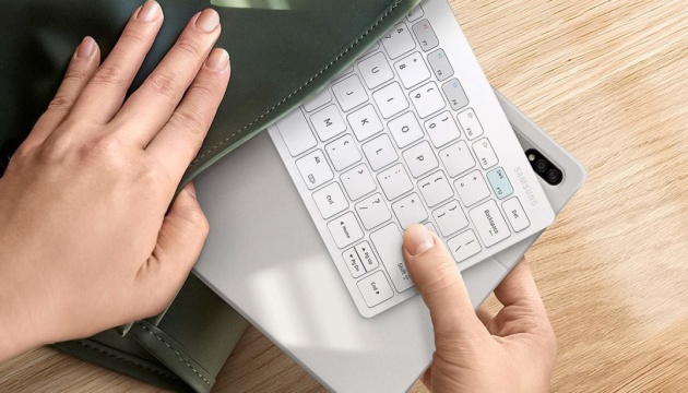 Samsung представил клавиатуру, которая «тянет» три устройства одновременно