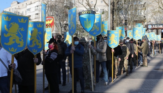У Києві пройшла хода вишиванок на честь дивізії «Галичина»
