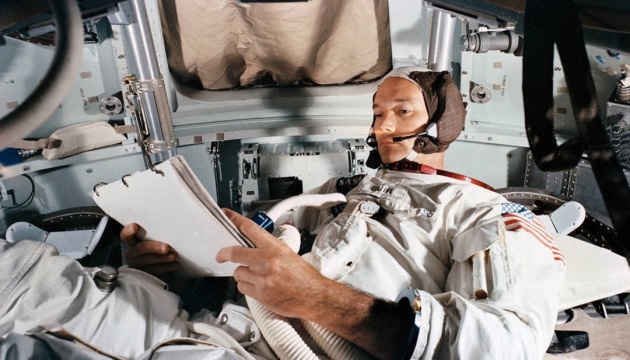 Помер астронавт, який був командиром першої місії на Місяць