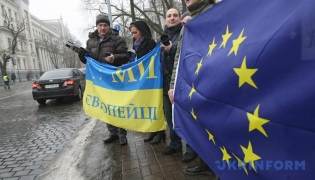 UE pide a Ucrania que refuerce su capacidad institucional para la integración europea