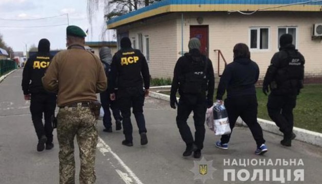 Ukraine deports two Russian crime lords