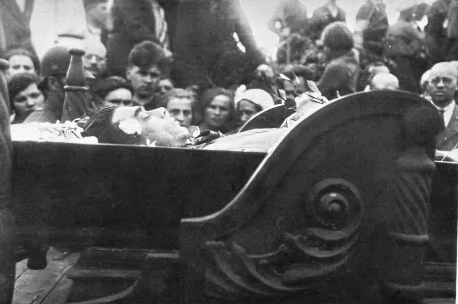 похорон Миколи Хвильового. Харків, 15 травня 1933 р. 1