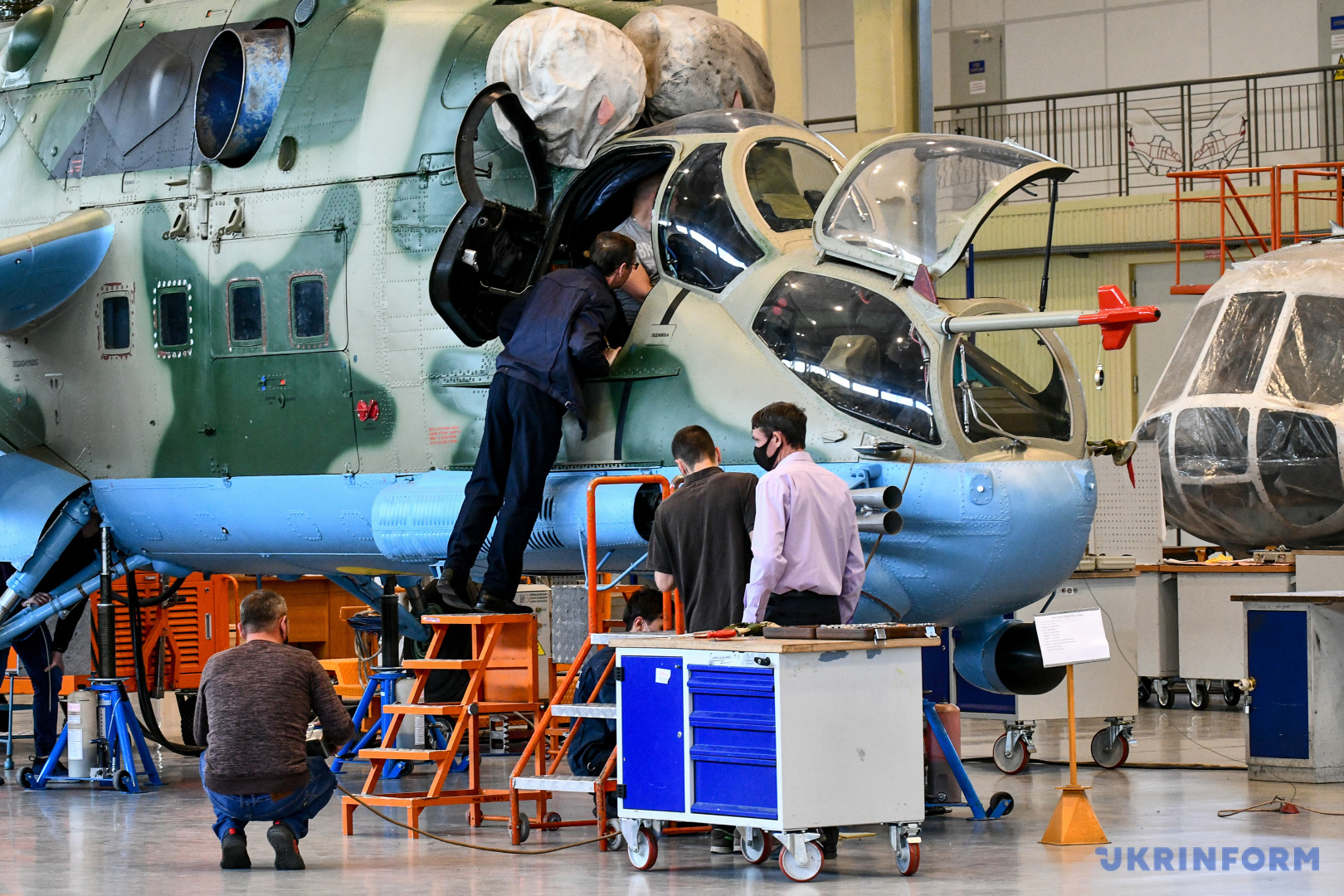 Производство вертолетов на предприятии «Мотор Сич» в Запорожье / Фото: Дмитрий Смольенко, Укринформ