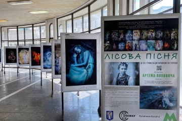 На станции метро «Золотые ворота» открыли фотовыставку к 150-летию Леси Украинки