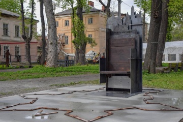 В Івано-Франківську до Дня міста відкрили «Крісло бургомістра» з секретом