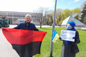 У Ризі під посольством Росії провели акцію «Стоп Путін. Стоп війна»