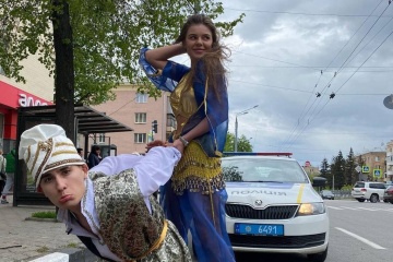 У Харкові Honda тягала саморобний «килим-літак» з пасажирами