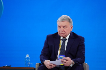 Ukraine's defense minister offers resignation