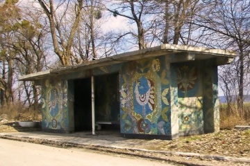 На Хмельниччині під час ремонту траси зносять мозаїчні зупинки