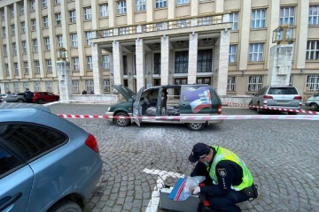 В Ужгороді під ОДА горіло авто активіста. Він заявив - це акція протесту