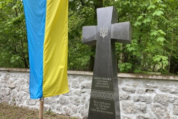 Українські дипломати вшанували пам’ять жертв концтабору «Ебензее»