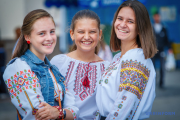 今日はウクライナは民族衣装「ヴィシヴァンカの日」