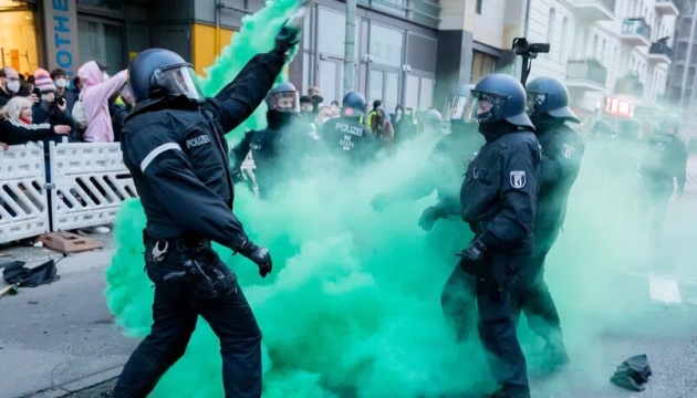У Берліні арештували 350 учасників першотравневих сутичок з поліцією