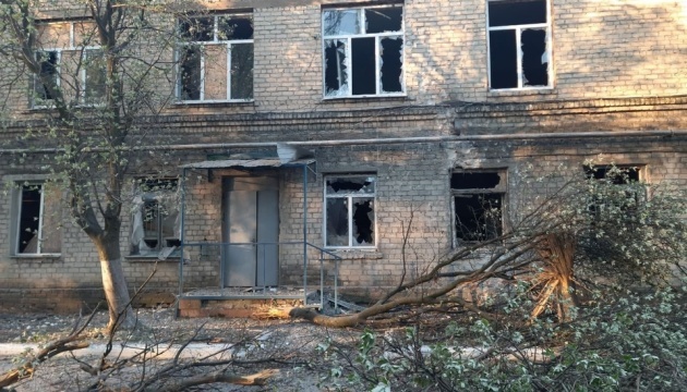 Occupiers shell frontline Krasnohorivka town, damaging a hospital