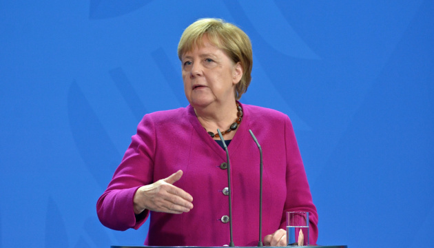 Merkel: Alemania y Estados Unidos siguen una política común hacia Ucrania