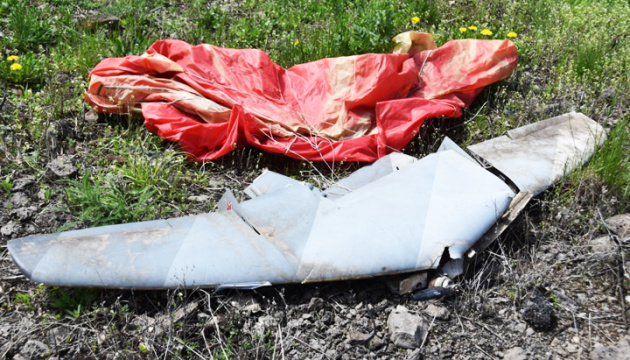 Militares ucranianos derriban drones de los ocupantes