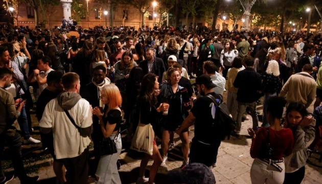 Іспанці влаштували вуличні танці у першу ніч без COVID-обмежень