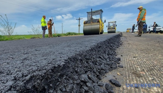 Дорогу до курортної Кирилівки ремонтують у межах «Великого будівництва»