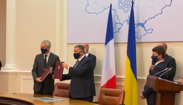 Франція допоможе Україні із закупівлею пожежних автодрабин