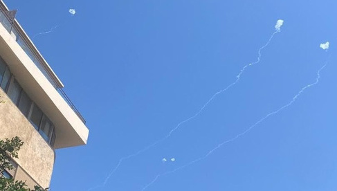 ХАМАС обстріляв центр і південь Ізраїлю сотнею ракет - ЗМІ
