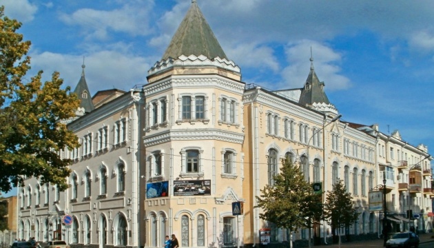 У Чернігові поновили реставрацію філармонійного центру