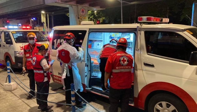 На Філіппінах п'ять годин гасили пожежу в COVID-лікарні