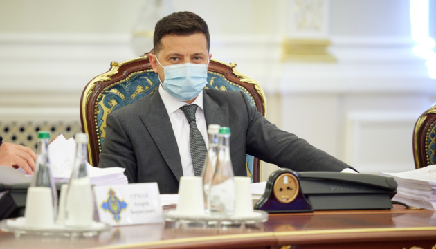 Zelensky hace efectiva la decisión del Consejo de Seguridad y Defensa sobre sanciones contra Firtash, Fuks y otras 848 personas