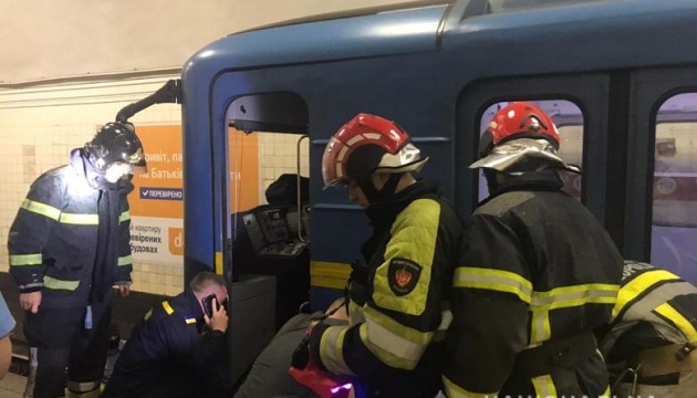 Київське метро поновило роботу — пасажира на «Арсенальній» врятували
