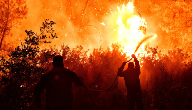 Гасити лісові пожежі у Греції допомагають 22 країни