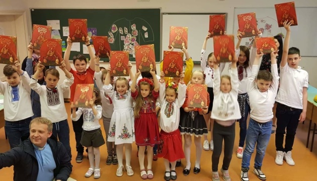 Українська школа у Будапешті відзначила День вишиванки та провела Шевченківські читання
