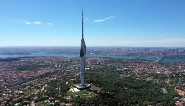 У Стамбулі відкрили найвищу в місті вежу та мечеть з найвищим у країні вівтарем