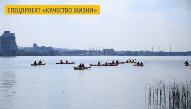 Акваплоггинг на каяках: в Днипре студенты убрали территорию острова Зеленый Акваплоггинг на каяках: в Днипре студенты убрали территорию острова Зеленый