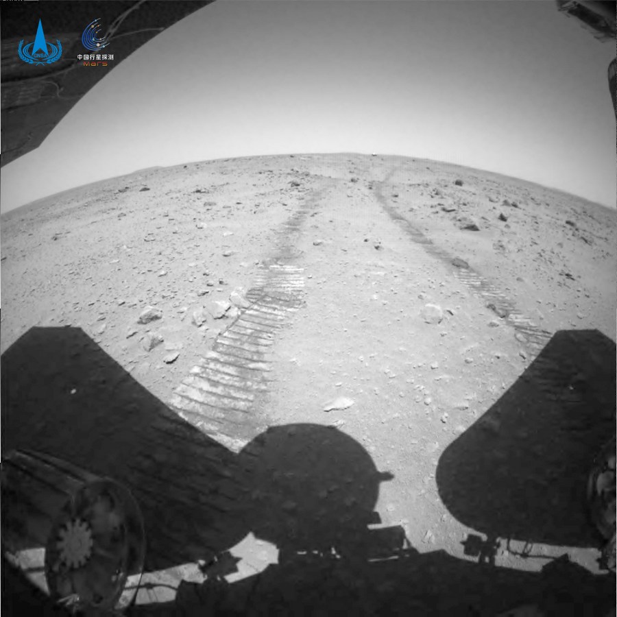 Китайське космічне управління показало нові зображення з Марсу