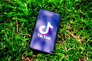 2021-2030. Съест ли «TikTok» этот «YouTube»? (укр.)