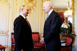 Чем важен ничего не решающий, урезанный саммит Байден-Путин