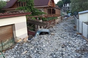 Überflutungen auf der Krim: Geröll und Müll auf Straßen von Siedlung Ai Vasil