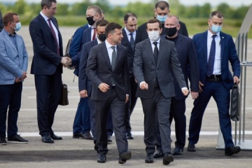Zelensky inspects reconstruction of Kryvyi Rih airport