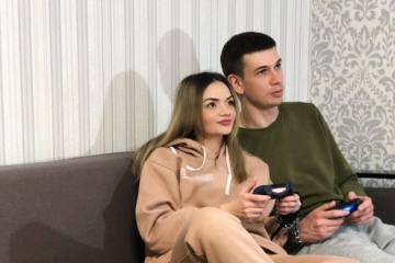 Le couple d’Ukrainiens qui s’était enchainé pour prouver son amour s’est séparé après 123 jours