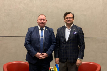 Кулеба обговорив з главою МЗС Молдови розвиток формату асоційованого тріо