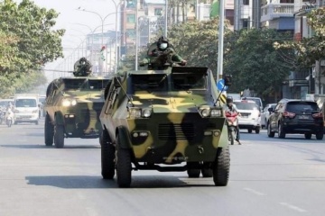 Армия Мьянмы на бронетехнике вступила в бой с группами самообороны