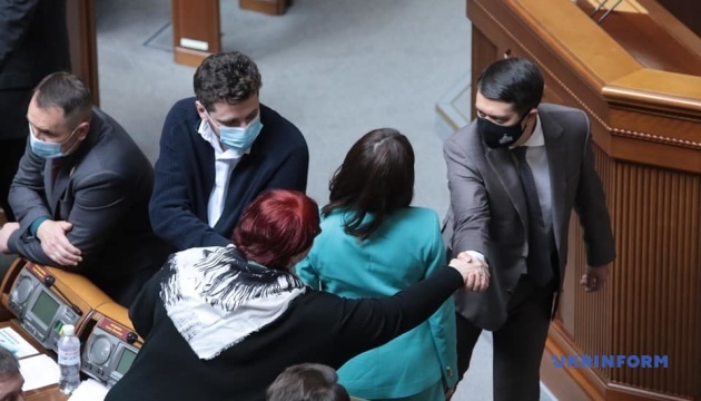 Разумков відкрив Раду, у залі зареєструвалося 202 депутати Разумков відкрив Раду, у залі зареєструвалося 202 депутати