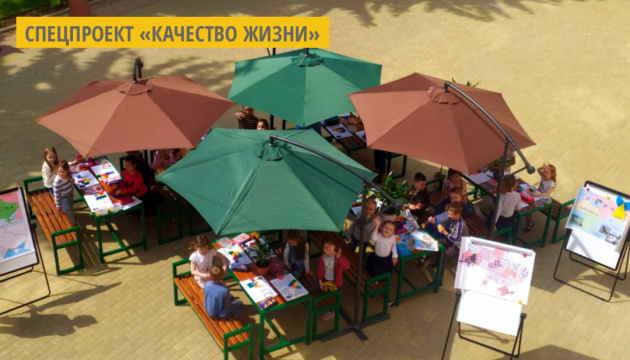 «Двор счастья»: в Тернополе обустроили зону для отдыха «Двор счастья»: в Тернополе обустроили зону для отдыха